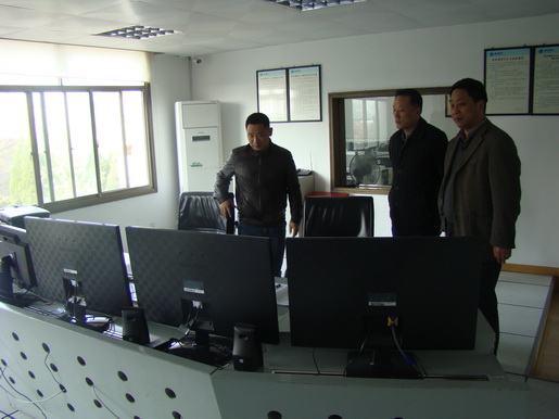 公司黨委書(shū)記、董事長(zhǎng)何族興到一線(xiàn)部門(mén)調(diào)研